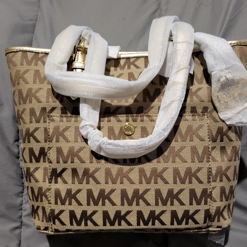 Michael Kors medium jet set snap pocket tote